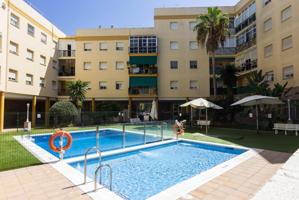 Luminoso apartamento con terraza acristalada a 800 m de la playa photo 0