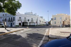 Local comercial junto a la Plaza de Toros y Centro de Salud photo 0