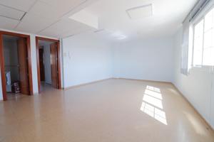 SE VENDE AMPLIA OFICINA EN VILLA INÉS - HUÉRCAL DE ALMERÍA photo 0