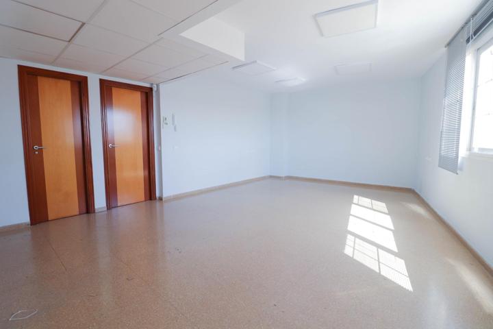 SE VENDE AMPLIA OFICINA EN VILLA INÉS - HUÉRCAL DE ALMERÍA photo 0