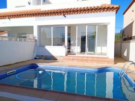 Magnífico adosado con piscina privada. photo 0