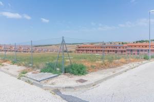 Terreno urbano consolidado de 3.439 m2 en venta en Recas (Toledo) photo 0