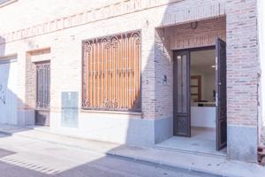 LOCAL YA CONVERTIDO EN VIVIENDA DE CASI150M2 JUNTO A LA PLAZA DE YELES. photo 0
