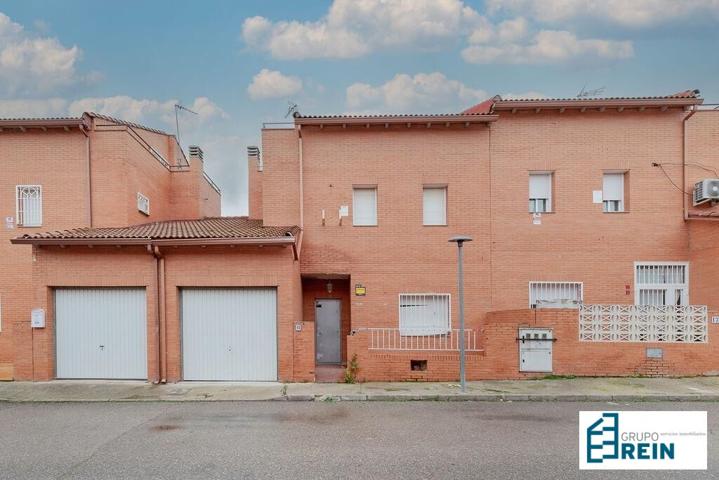 Chalet adosado en Chozas de Canales photo 0