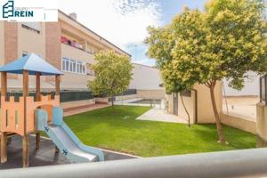 PISAZO DE 3 HABITACIONES, 2 BAÑOS, PLAZA DE GARAJE Y TRASTERO CON PISCINA Y ZONA INFANTIL EN RECAS. photo 0
