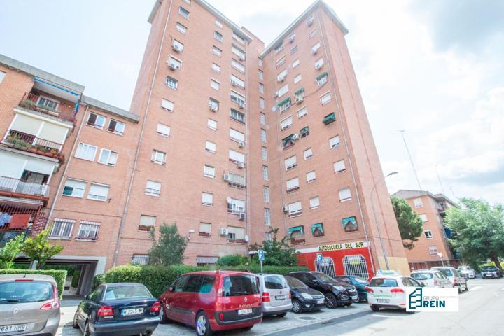 VIVIENDA MUY SOLEADA DE 3 DORMITORIOS CON TERRAZA EN LA CALLE CARDEÑA. photo 0