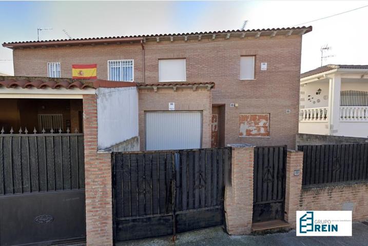 Chalet adosado en Calle Canalejas de Recas photo 0