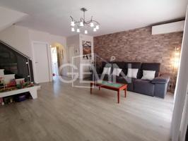 Casa adosada en venta con 5 habitaciones con terraza en el centro de Polinya photo 0