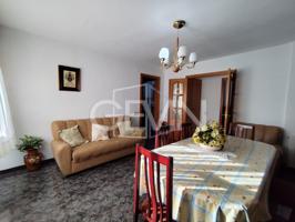 Piso en venta con 4 habitaciones en el centro de Santa Perpetua de Mogoda photo 0