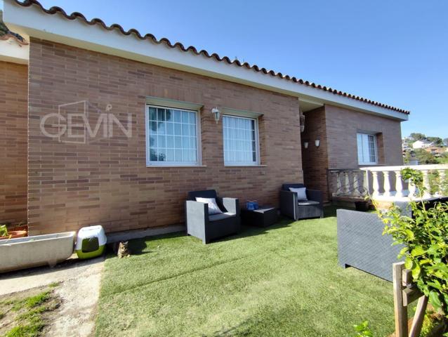 Casa a la venta en Sentmenat photo 0