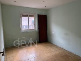 Piso en Montcada i Reixac, Zona Valentine, 3 habitaciones para reformar entero photo 0