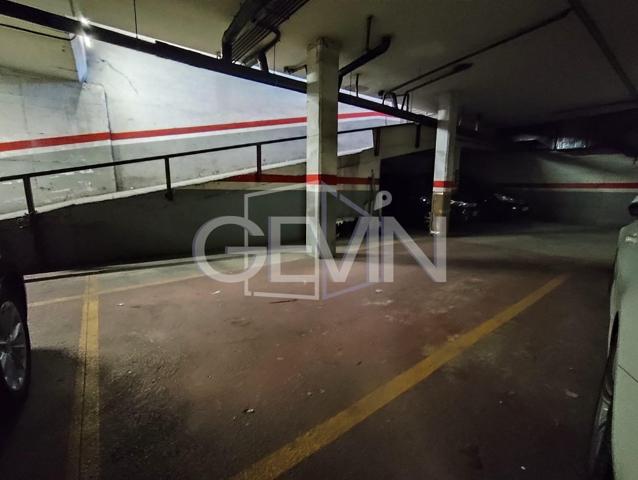 Plaza de parking en venta en Santa Perpetua de la Mogoda photo 0
