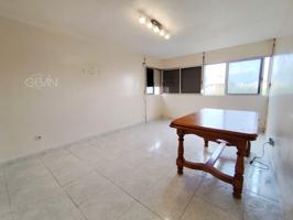 Piso en venta en Santa Perpetua de Mogoda en la zona de Comillas photo 0