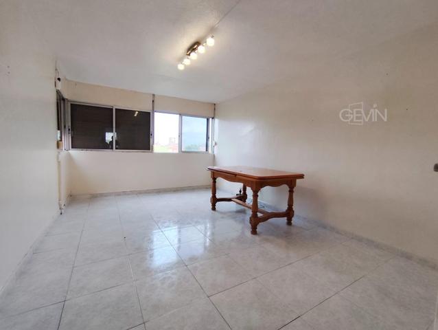 Piso en venta en la zona de Comillas en Santa Perpetua de Mogoda photo 0