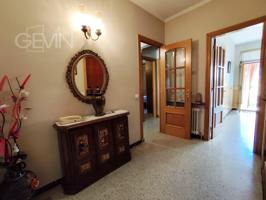 Piso de 4 habitaciones en el centro de Santa Perpetua de Mogoda photo 0