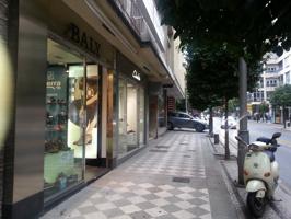 Excelente local en el centro de Granada con 225m2 en zona de gran paso photo 0