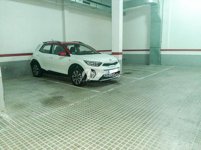 ZONA CENTRE- PLAZA DE PARKING A PIE DE CALLE photo 0