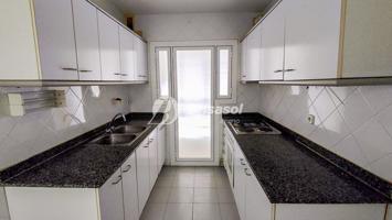 Reus-Piso en venta de 4 habitaciones en Av. Maria Fortuny photo 0