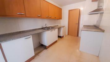 Reus-Piso en venta de 3 habitaciones con plaza de parking, zona avenida del Comerç. Alquilado photo 0