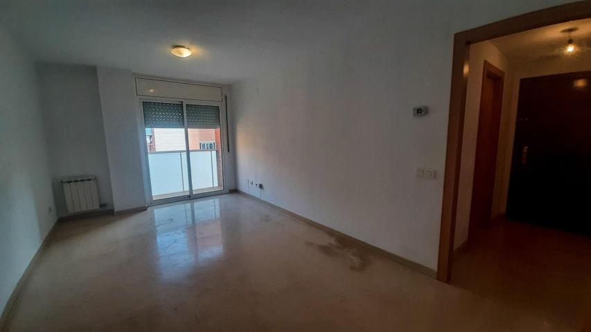 Reus-Piso en venta de 3 habitaciones con plaza de parking, zona avenida del Comerç. Alquilado photo 0