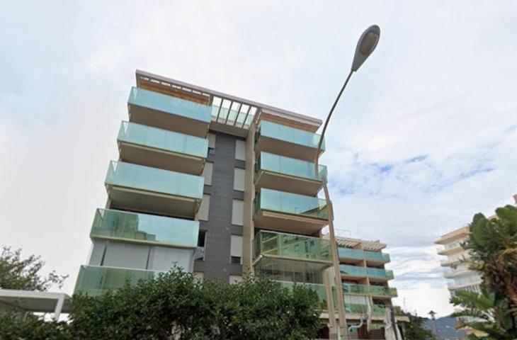 MAGNIÍFICO APARTAMENTO DE TRES DORMITORIOS CON PARKING Y PISCINA photo 0