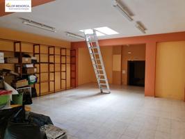 SE VENDE O ALQUILA AMPLIO LOCAL COMERCIAL EN ES CASTELL photo 0