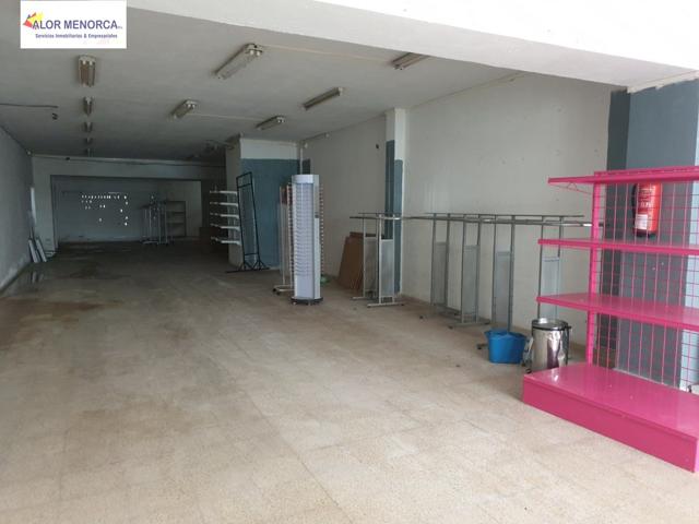 Se alquila amplio local comercial en Mahón photo 0