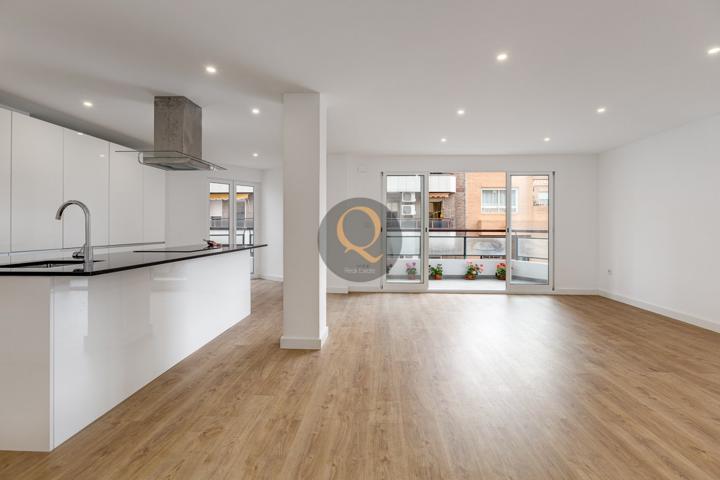 Luz, metros y diseño: tu gran piso reformado en el centro de Alicante photo 0