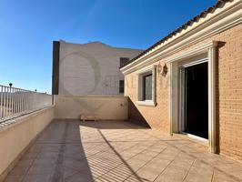 ¡Oportunidad Única! Casa de Tres Alturas con Patio y terraza en Villena, Alicante. photo 0