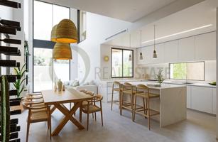 La Casa Perfecta Existe: 4 Dormitorios, Piscina y Sol Todo el Año photo 0