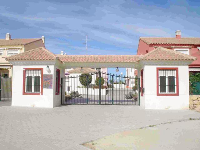 ¡Descubre Este Bonito Bungalow Frente al Golf en Alicante! photo 0