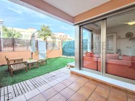 Chalet Adosado de Cuatro Dormitorios en Alicante Golf: Inversión y Calidad de Vida photo 0