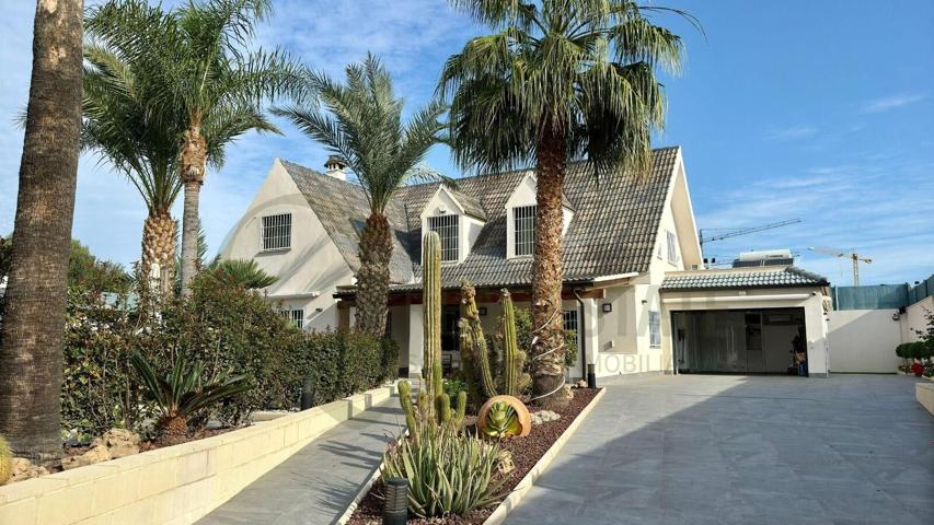 EXCLUSIVO CHALET DE LUJO: CONFORT, TECNOLOGÍA Y ELEGANCIA. photo 0