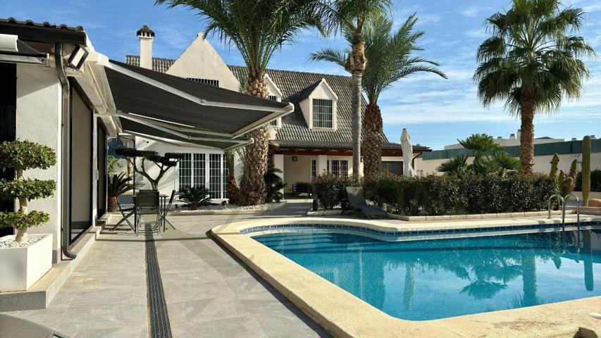 EXCLUSIVO CHALET DE LUJO: CONFORT, TECNOLOGÍA Y ELEGANCIA. photo 0