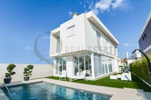 VILLAS EXCLUSIVAS EN GRAN ALACANT: LUJO, DISEÑO Y CONFORT EN UN SOLO LUGAR photo 0
