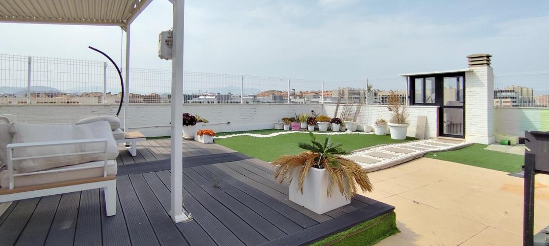 ¡Ático Dúplex en alquiler en PAU II – Gran terraza y excelente urbanización! photo 0