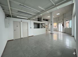 Local esquinero 20 m de fachada, 96 m² + 40 m² altillo, proximo a zona nueva de expansión Ausias March El Campello photo 0