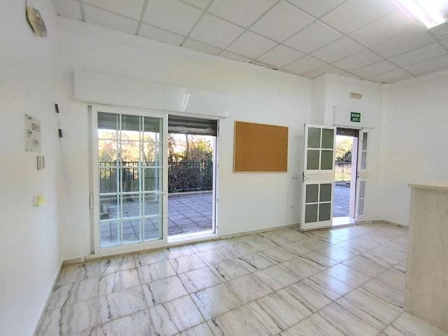 Se vende Local Comercial en Urbanización Golf Guadiana, totalmente acondicionado. photo 0