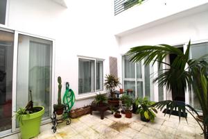AMPLIA VIVIENDA CON PATIO, GARAJE Y TRASTERO EN CASCO ANTIGUO photo 0