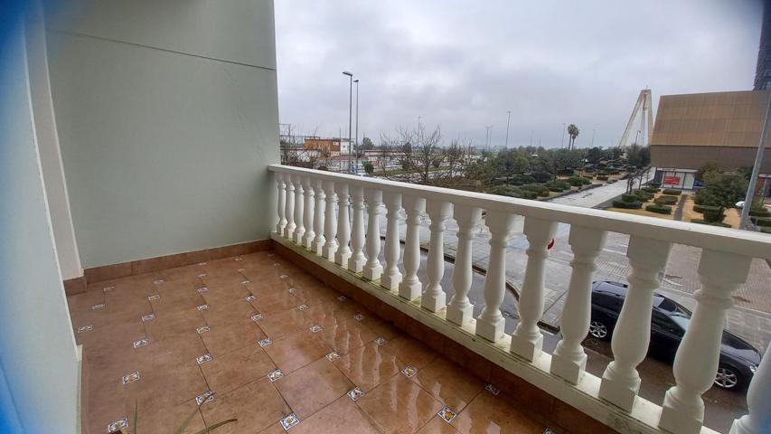 ENCANTADOR PISO DE 4 DORMITORIOS JUNTO AL PUENTE REAL photo 0
