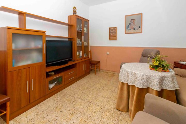 Casa en Badajoz: Tu Oportunidad de Crear el Hogar Soñado photo 0