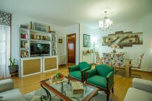 Vivienda de tres dormitorios y dos baños en pleno centro de Badajoz. photo 0