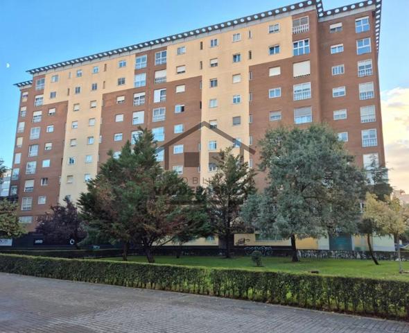ALQUILER DE PISO DE CUATRO DORMITORIOS Y DOS BAÑOS MAS PLAZA DE GARAJE EN VALDEPASILLAS. photo 0
