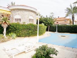 Chalet con acceso directo a la playa de Santa Pola. photo 0