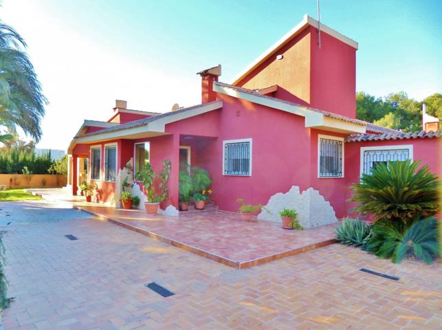 Sensacional Chalet de 646 m2 en una sola planta con terreno de 2247 m2 y piscina cubierta. photo 0