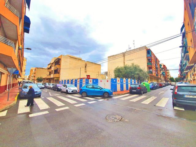 Magnifico solar EN ESQUINA en Calle Labradores esquina Calle Capitán Torregrosa. Oportunidad photo 0