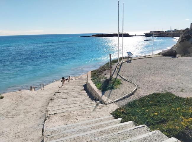 Hermosa vivienda (planta baja) de 1 dormitorio frente al mar,urb.con acceso directo a la playa. photo 0