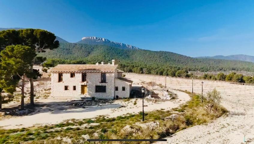 Exclusiva finca ecológica con masía de ensueño en ubicación privilegiada photo 0