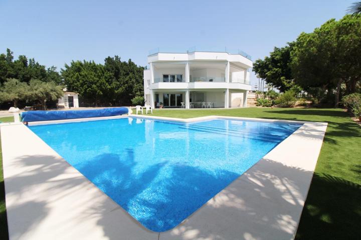 🏡 Exclusiva Villa Unifamiliar en Parcela de 30.912 m2 – Elche photo 0