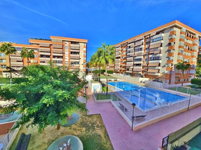 Amplio, luminoso en Lo Torrent, frente al parque de Torrent, San Vicente, en buen estado, urbanización completa con piscina photo 0